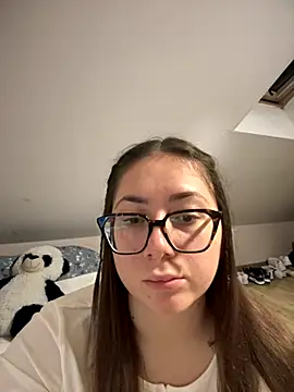 Snapshot of May_Alisa chatting on 10/10/25, 05:23 May Alisa online show from 10/10/25, 05:23