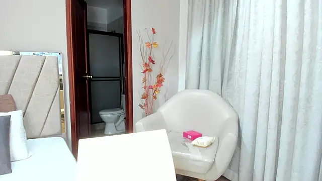 Zamira Taylor online show from 04/02/26, 01:36