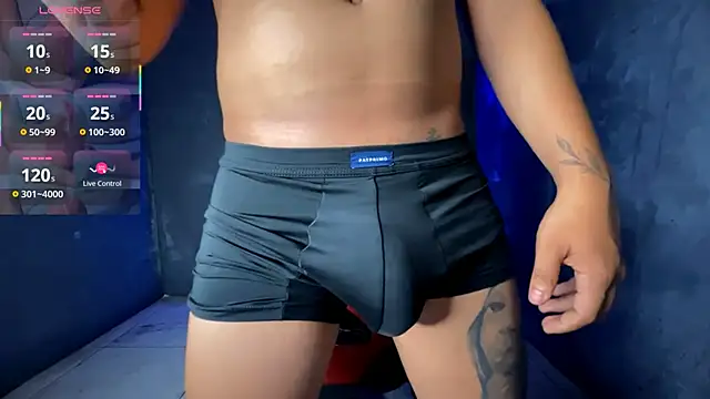 Snapshot of jeffvalemtino chatting on 10/21/25, 11:27 jeffvalemtino online show from 10/21/25, 11:27