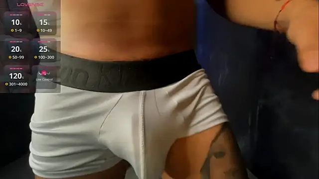 Snapshot of jeffvalemtino chatting on 12/17/25, 10:49 jeffvalemtino online show from 12/17/25, 10:49