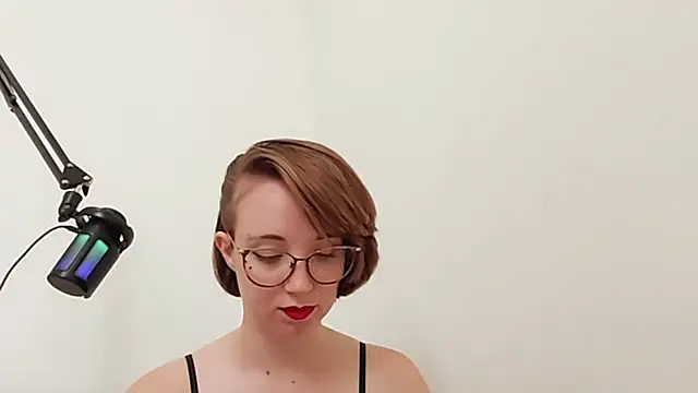 Snapshot of Elise_Nyx chatting on 09/19/25, 11:33 Elise Nyx online show from 09/19/25, 11:33