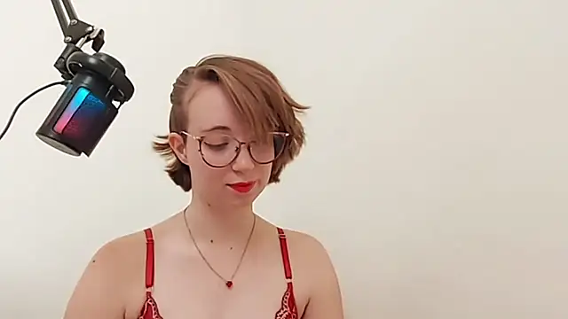 Snapshot of Elise_Nyx chatting on 10/02/25, 12:45 Elise Nyx online show from 10/02/25, 12:45