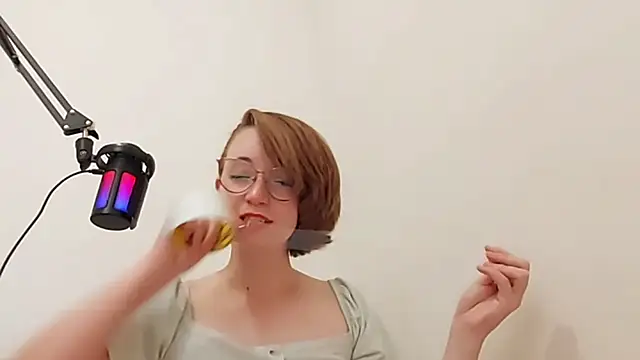 Snapshot of Elise_Nyx chatting on 10/06/25, 02:25 Elise Nyx online show from 10/06/25, 02:25