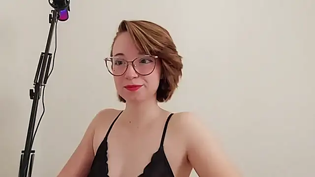 Snapshot of Elise_Nyx chatting on 10/27/25, 01:26 Elise Nyx online show from 10/27/25, 01:26