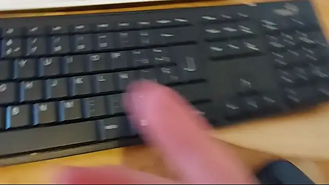 Snapshot of Elise_Nyx chatting on 11/19/25, 01:33 Elise Nyx online show from 11/19/25, 01:33