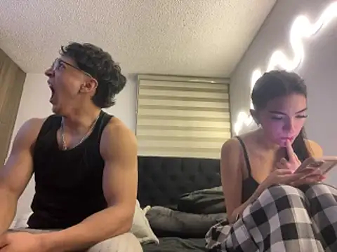 DesireLuxe online show from 03/25/26, 06:30