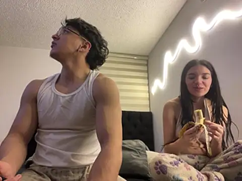 DesireLuxe online show from 04/17/26, 06:38