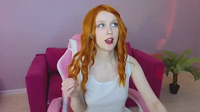 Snapshot of KristinMoore chatting on 03/10/25, 01:10 KristinMoore online show from 03/10/25, 01:10