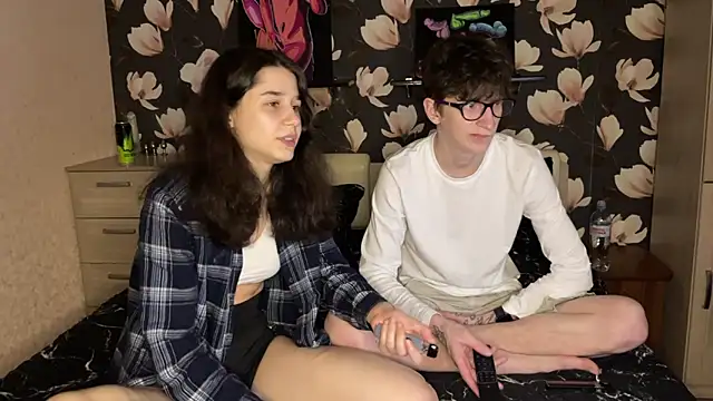 baby lesi online show from 04/18/26, 06:12