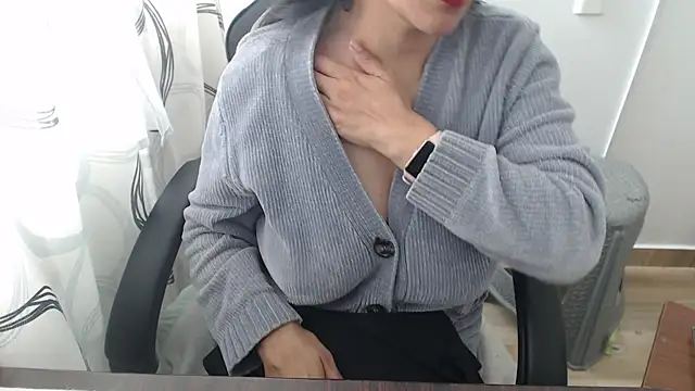 Snapshot of Sexyqueen_mature_ chatting on 11/05/25, 05:35 Sexyqueen mature online show from 11/05/25, 05:35