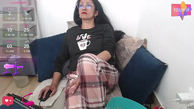 Snapshot of Sexyqueen_mature_ chatting on 11/13/25, 05:56 Sexyqueen mature online show from 11/13/25, 05:56