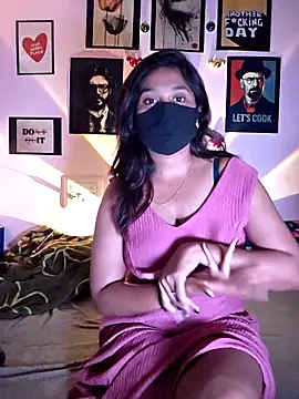 Snapshot of LOVELY__SMART__CPL chatting on 12/16/25, 04:45 LOVELY SMART CPL online show from 12/16/25, 04:45