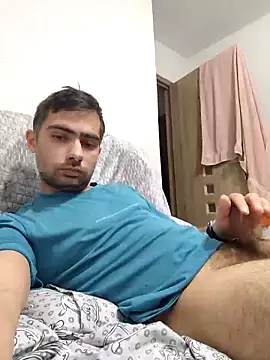 Snapshot of andreiiiii2025 chatting on 02/18/25, 12:39 andreiiiii2025 online show from 02/18/25, 12:39