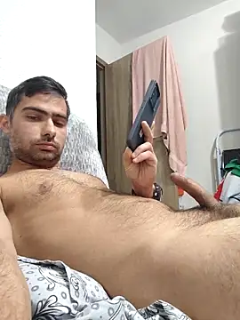 Snapshot of andreiiiii2025 chatting on 02/20/25, 09:33 andreiiiii2025 online show from 02/20/25, 09:33