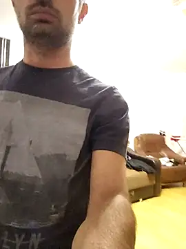 Snapshot of andreiiiii2025 chatting on 03/10/25, 03:09 andreiiiii2025 online show from 03/10/25, 03:09