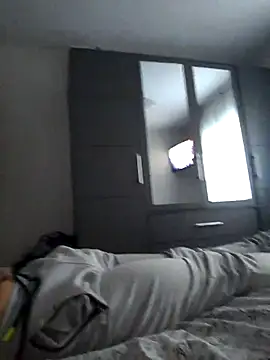 Snapshot of andreiiiii2025 chatting on 11/05/25, 02:17 andreiiiii2025 online show from 11/05/25, 02:17