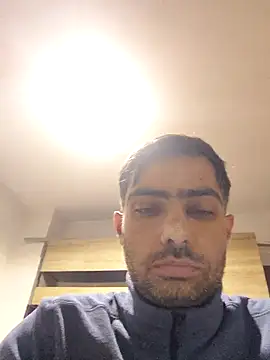 Snapshot of andreiiiii2025 chatting on 11/28/25, 09:56 andreiiiii2025 online show from 11/28/25, 09:56