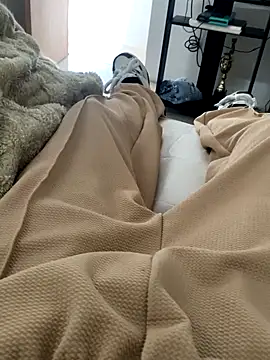 Snapshot of eross_chipre_ chatting on 09/27/25, 05:51 eross chipre online show from 09/27/25, 05:51