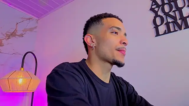 Snapshot of eross_chipre_ chatting on 10/10/25, 11:53 eross chipre online show from 10/10/25, 11:53