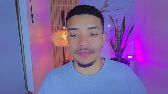 Snapshot of eross_chipre_ chatting on 10/17/25, 11:57 eross chipre online show from 10/17/25, 11:57