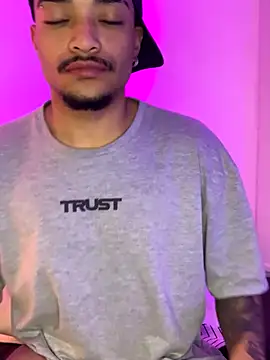 Snapshot of eross_chipre_ chatting on 11/03/25, 08:48 eross chipre online show from 11/03/25, 08:48