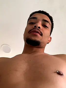 Snapshot of eross_chipre_ chatting on 11/05/25, 09:48 eross chipre online show from 11/05/25, 09:48