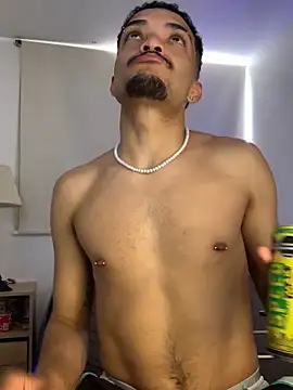 Snapshot of eross_chipre_ chatting on 11/12/25, 05:13 eross chipre online show from 11/12/25, 05:13