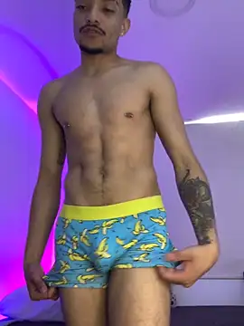 Snapshot of eross_chipre_ chatting on 11/14/25, 04:49 eross chipre online show from 11/14/25, 04:49