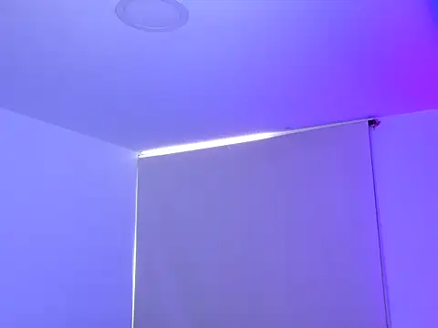 Snapshot of eross_chipre_ chatting on 11/15/25, 09:21 eross chipre online show from 11/15/25, 09:21