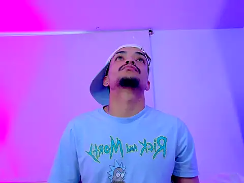 Snapshot of eross_chipre_ chatting on 11/18/25, 10:25 eross chipre online show from 11/18/25, 10:25