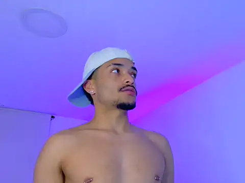 Snapshot of eross_chipre_ chatting on 11/21/25, 10:41 eross chipre online show from 11/21/25, 10:41