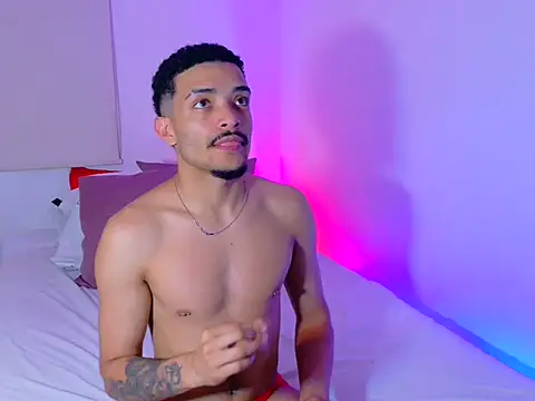 Snapshot of eross_chipre_ chatting on 12/13/25, 10:26 eross chipre online show from 12/13/25, 10:26