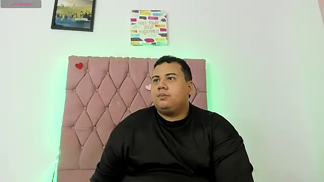 Snapshot of MICHAEL_AND_SHARON chatting on 10/30/25, 04:36 MICHAEL AND SHARON online show from 10/30/25, 04:36