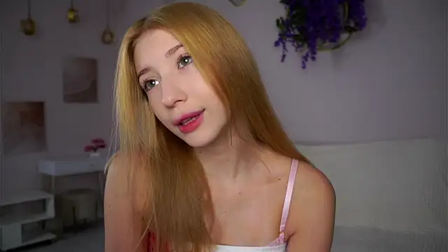 SunnivaCovil online show from 12/15/25, 02:54