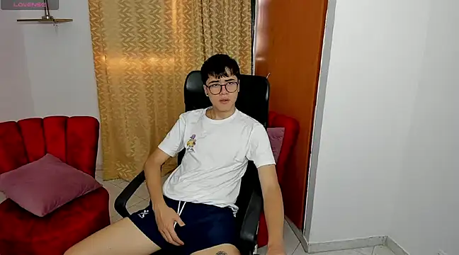 Snapshot of liam_orion chatting on 02/22/25, 07:03 liam orion online show from 02/22/25, 07:03