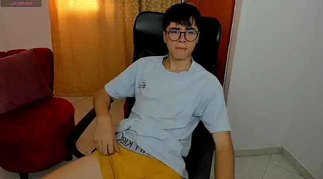 Snapshot of liam_orion chatting on 02/26/25, 06:54 liam orion online show from 02/26/25, 06:54