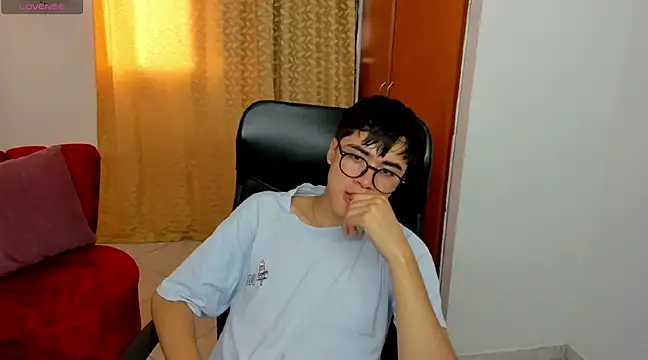 Snapshot of liam_orion chatting on 02/26/25, 09:58 liam orion online show from 02/26/25, 09:58