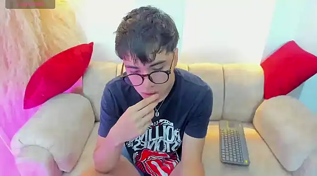 Snapshot of liam_orion chatting on 03/22/25, 09:53 liam orion online show from 03/22/25, 09:53