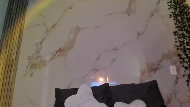 Little Lau1 online show from 10/01/25, 07:53