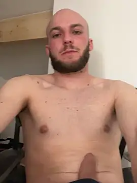 Snapshot of Mab380 chatting on 02/28/25, 10:50 Mab380 online show from 02/28/25, 10:50