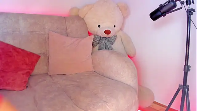 Snapshot of MIaloveone_ chatting on 03/03/25, 10:17 MIaloveone  online show from 03/03/25, 10:17