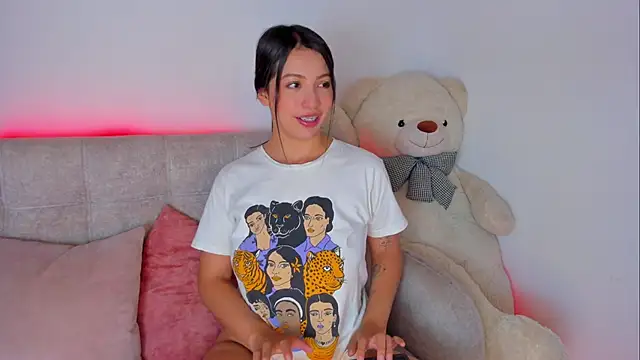 Snapshot of MIaloveone_ chatting on 03/08/25, 12:09 MIaloveone  online show from 03/08/25, 12:09