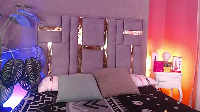 Tyla Ks online show from 10/30/25, 07:36