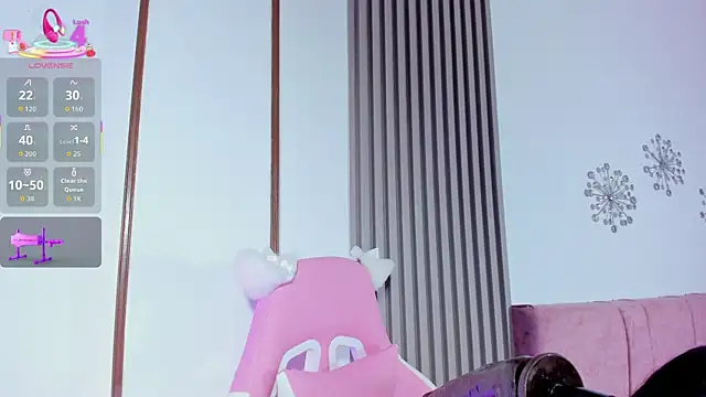 Snapshot of cutie_sarax1 chatting on 11/22/25, 01:43 cutie sarax1 online show from 11/22/25, 01:43