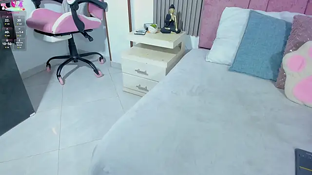 Snapshot of cutie_sarax1 chatting on 11/26/25, 01:01 cutie sarax1 online show from 11/26/25, 01:01