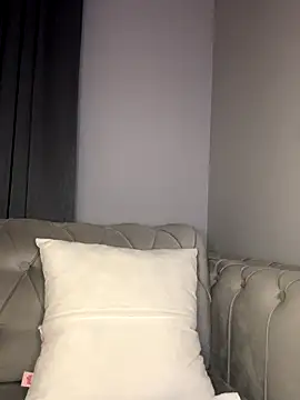 Snapshot of laraaaaaa chatting on 10/27/25, 04:55 laraaaaaa online show from 10/27/25, 04:55