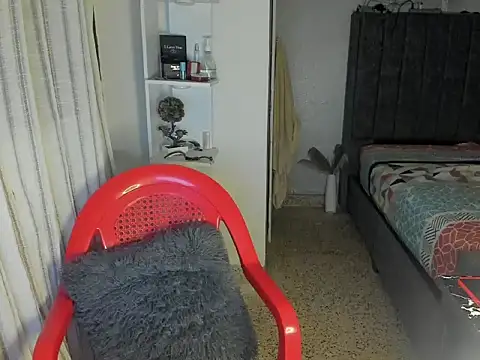 Snapshot of Fox2evans chatting on 12/15/25, 07:23 Fox2evans online show from 12/15/25, 07:23