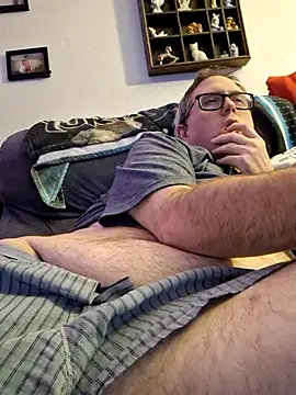 Snapshot of Smallone327 chatting on 03/08/25, 06:32 Smallone327 online show from 03/08/25, 06:32