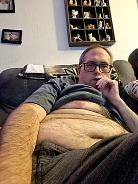 Snapshot of Smallone327 chatting on 10/04/25, 06:44 Smallone327 online show from 10/04/25, 06:44