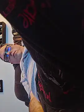 Snapshot of Smallone327 chatting on 02/06/26, 09:01 Smallone327 online show from 02/06/26, 09:01